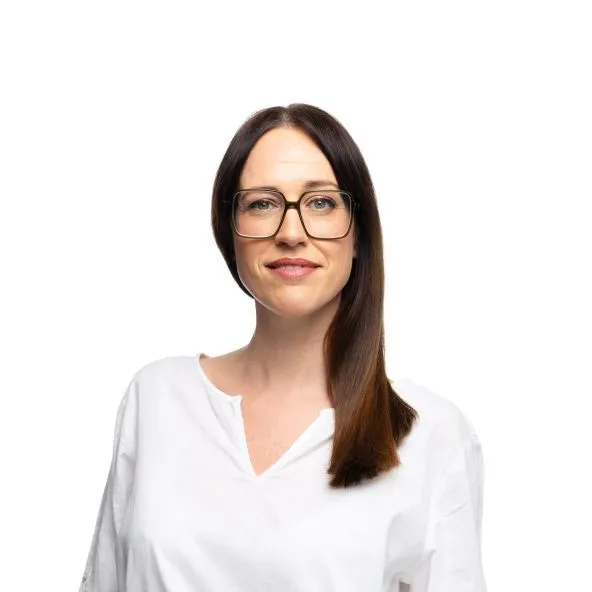 Porträt von Anna-Lena Becker, Mitarbeiterin im Ausschreibungsteam.