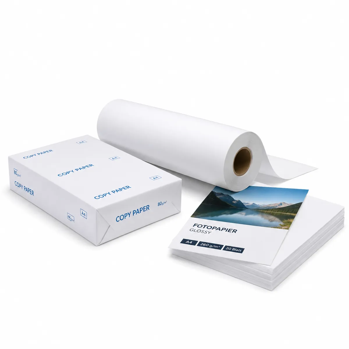 Pakete mit Kopierpapier, eine Rolle Plotterpapier und ein Stapel glänzendes Fotopapier in A4-Größe.