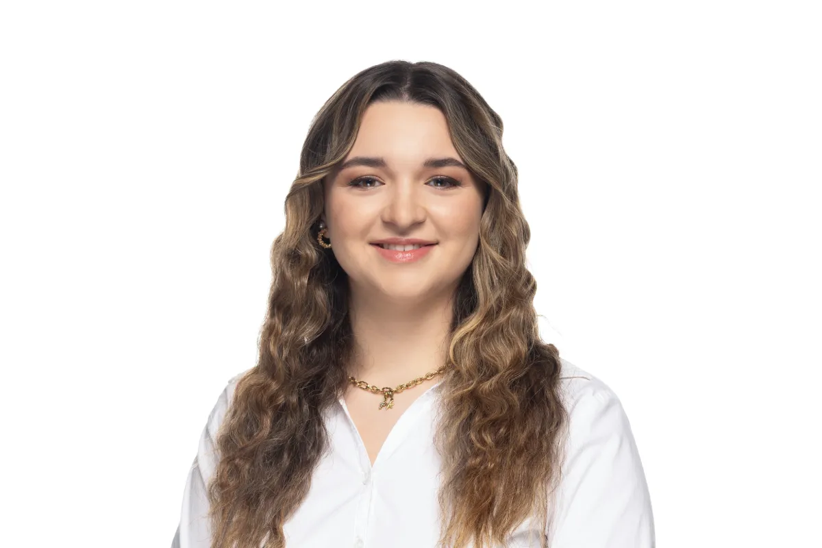 Porträt von Laura Müller, Mitarbeiterin in der Reklamationsabteilung.