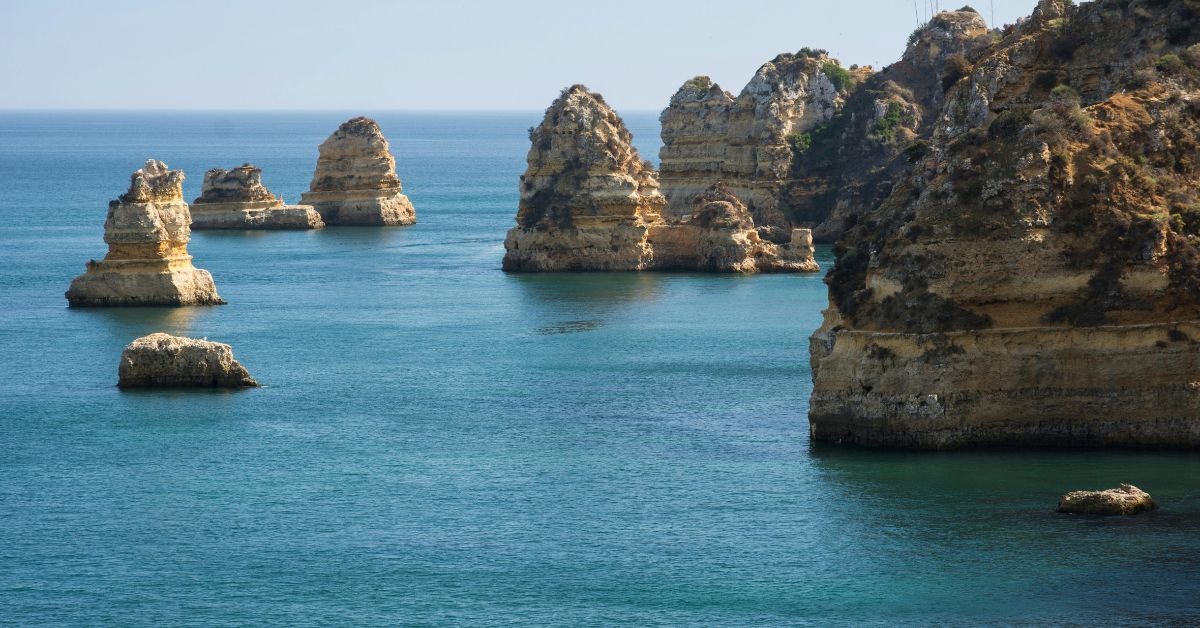 Algarve-coastline-with-stunning-rock-formations