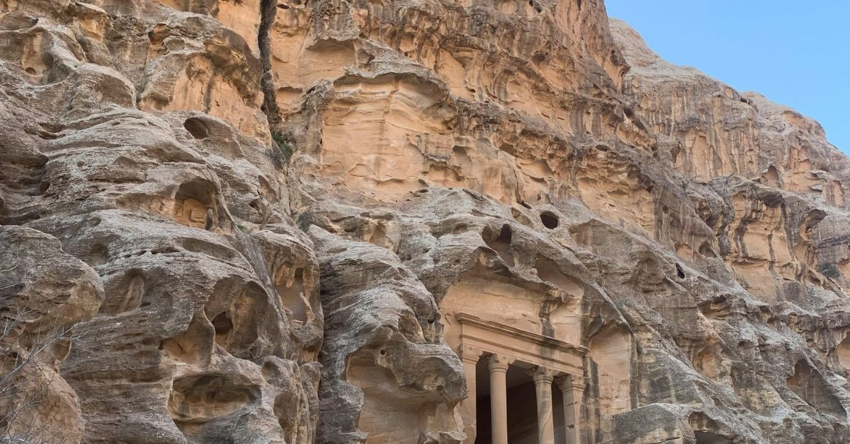Iconic-carved-rock-formations-of-the-Treasury-in-Petra-Jordan