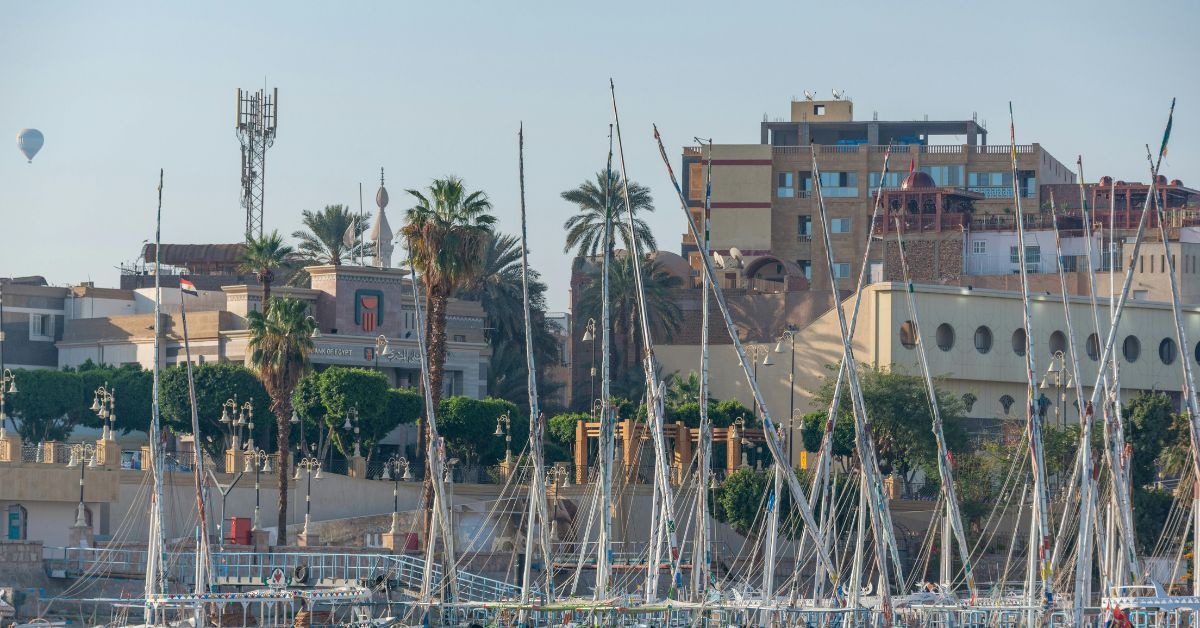 Sailboats-moored-in-Luxors-marina
