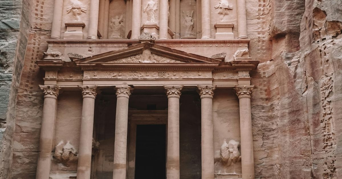 The-iconic-Treasury-at-Petra-Jordan