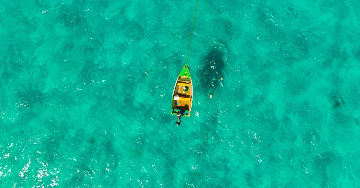 Boat-sailing-in-the-crystalline-turquoise-waters-near-Barbados