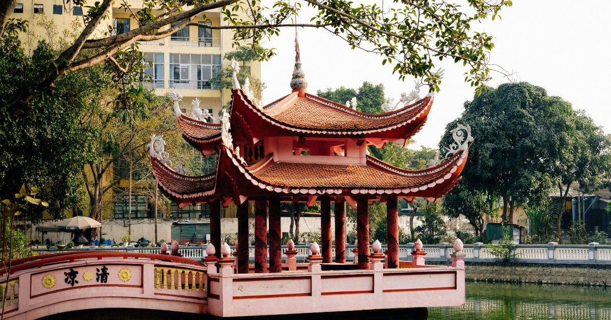 Beautiful-traditional-Vietnamese-pagoda-Hanoi-Việt-Nam