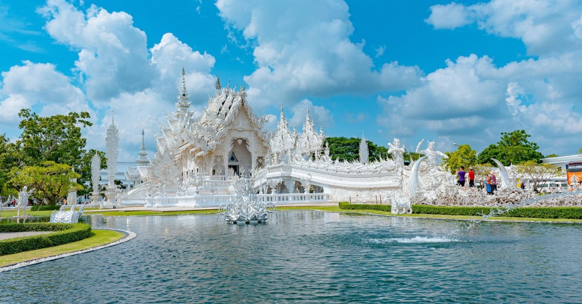 the-famous-wat-rong-khun-temple-in-chiang-mai-thailand