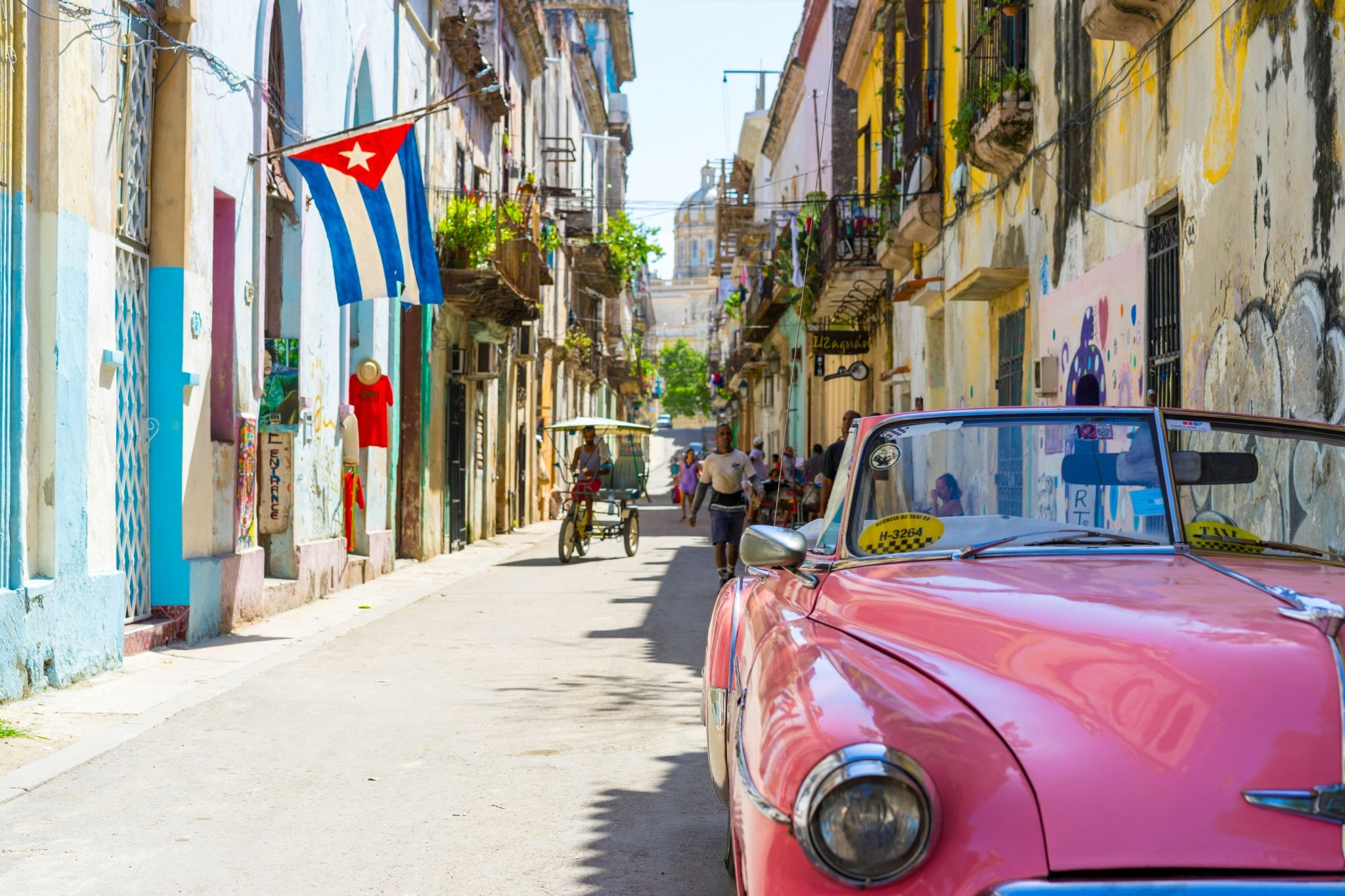 Vibrant-architecture-and-charm-of-the-Old-Market-Square-in-Havana-Cuba