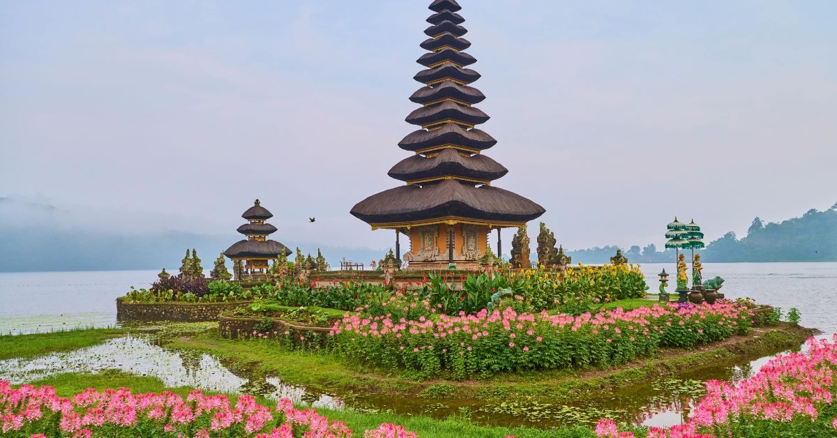 Beautiful-ulun-danu-beratan-temple-in bali