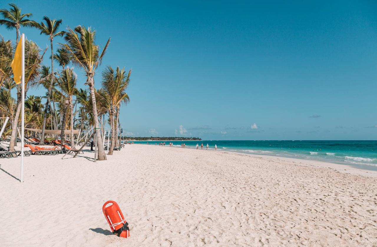 Clear sunny sky over a white sand Dominican Republic beach in February, the driest month to visit