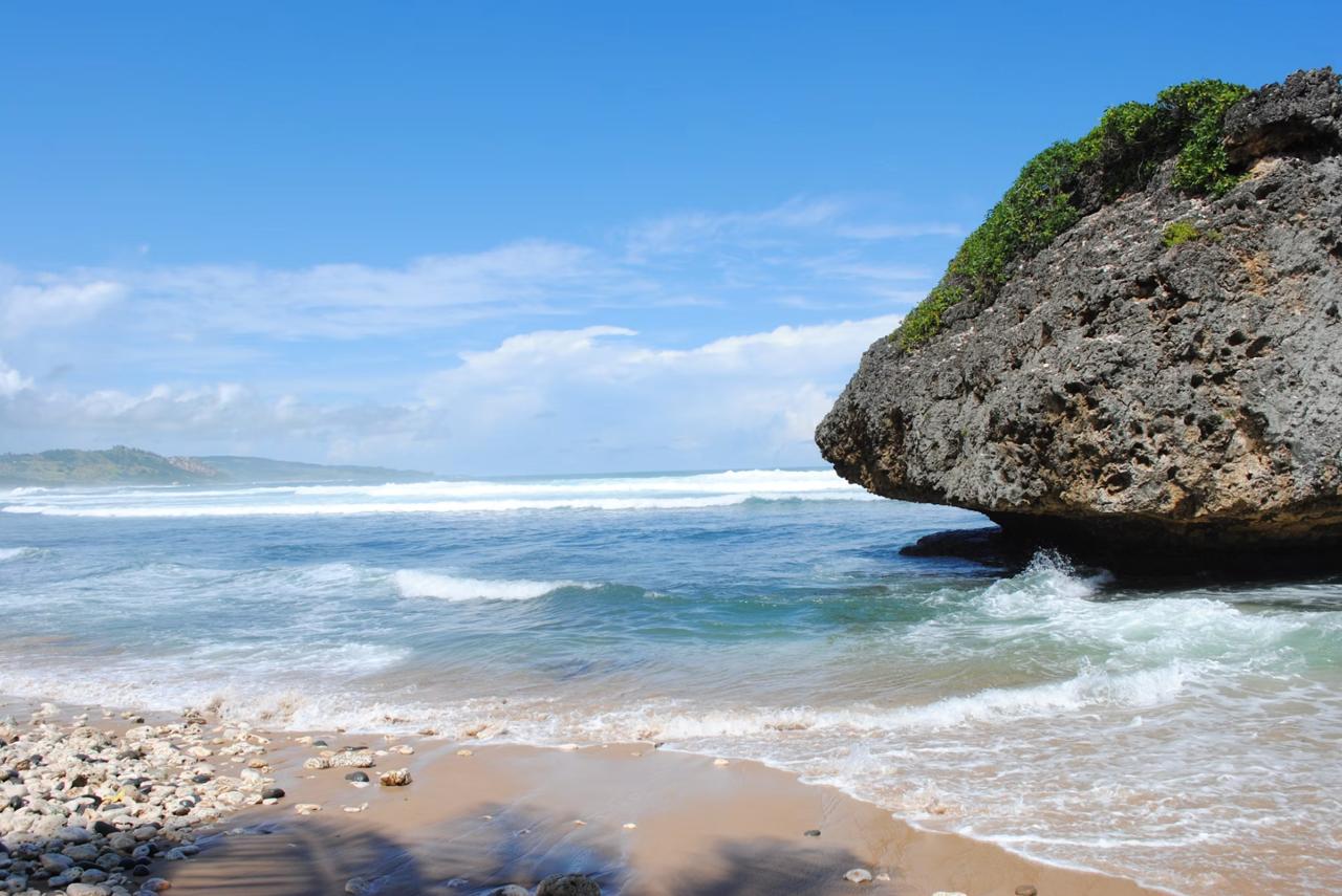 Turquoise Caribbean water and Barbados sandy beach