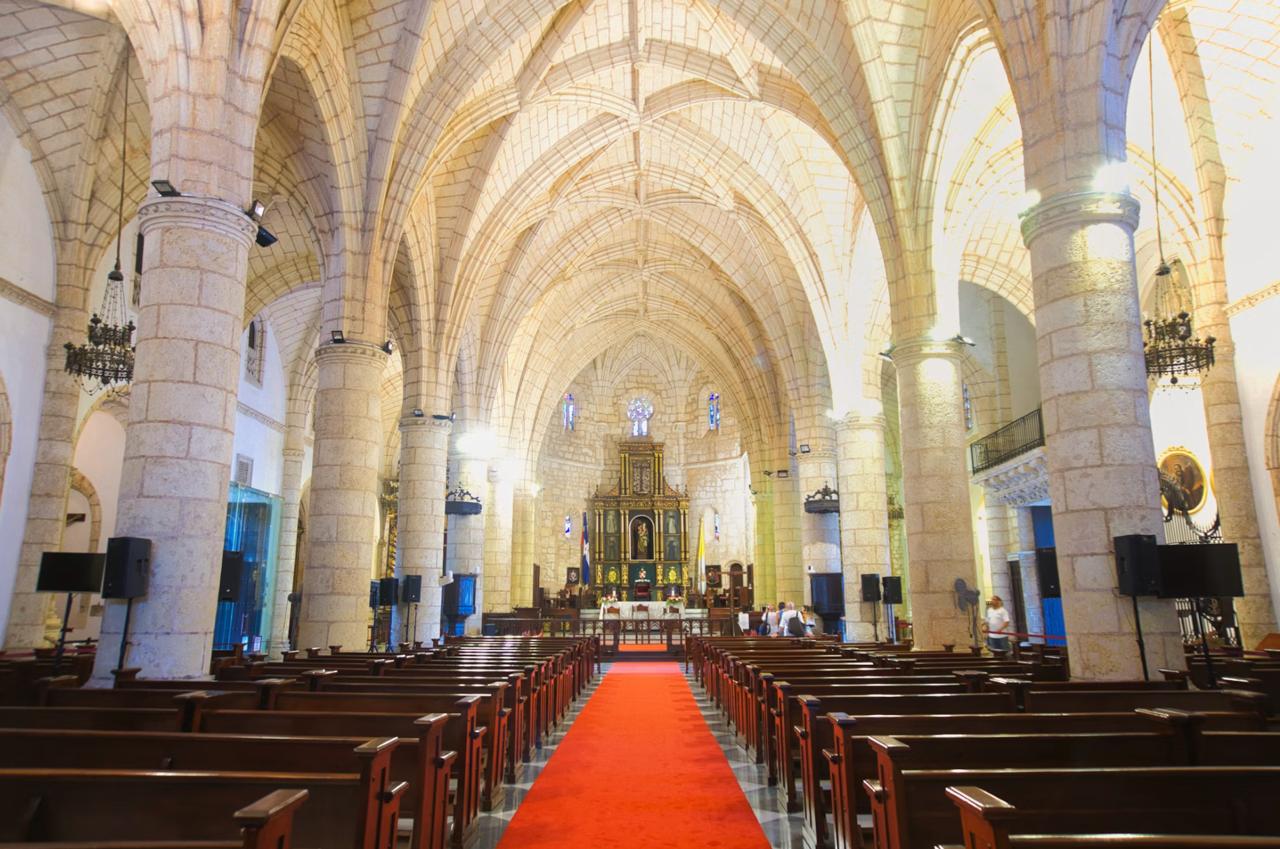 Catedral Primada de America interior arches nave