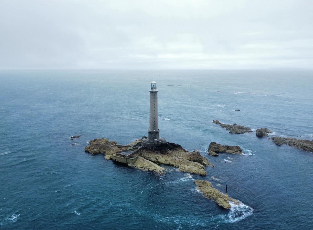 Faro a Colón Columbus Lighthouse monument exterior