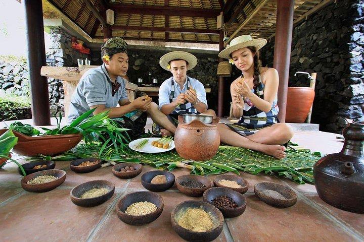 People learning how to cook Balinese food