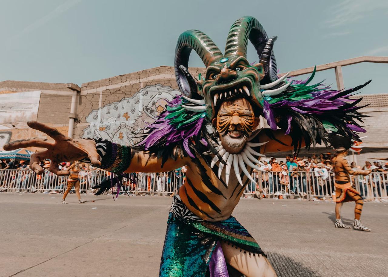 Dominican Carnival diablo cojuelo mask and costume