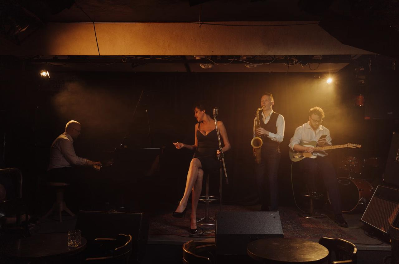 Live jazz performance at Pison Petitenget with intimate audience seating