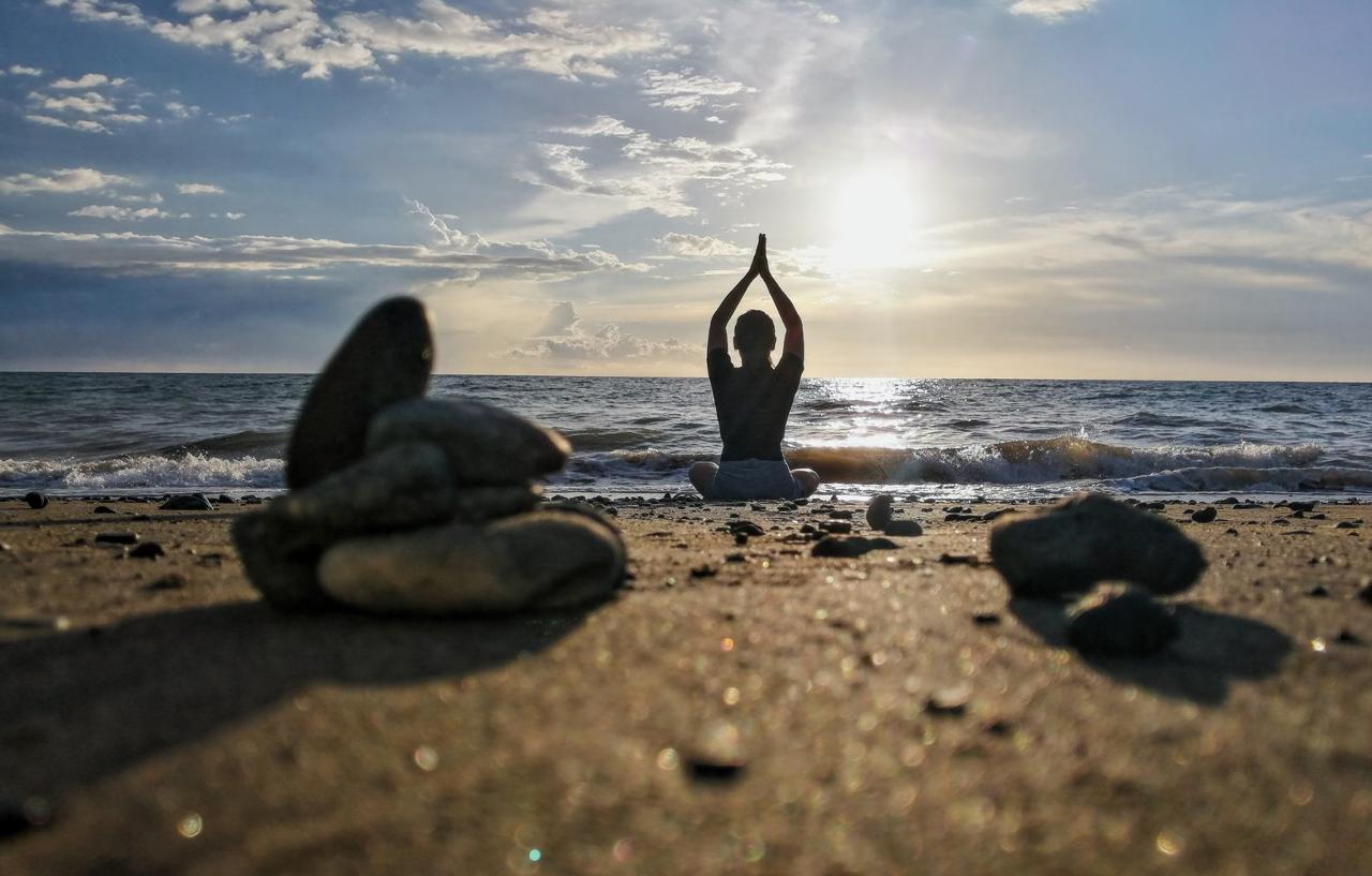 Beachfront yoga class at sunrise in Seminyak with ocean backdrop