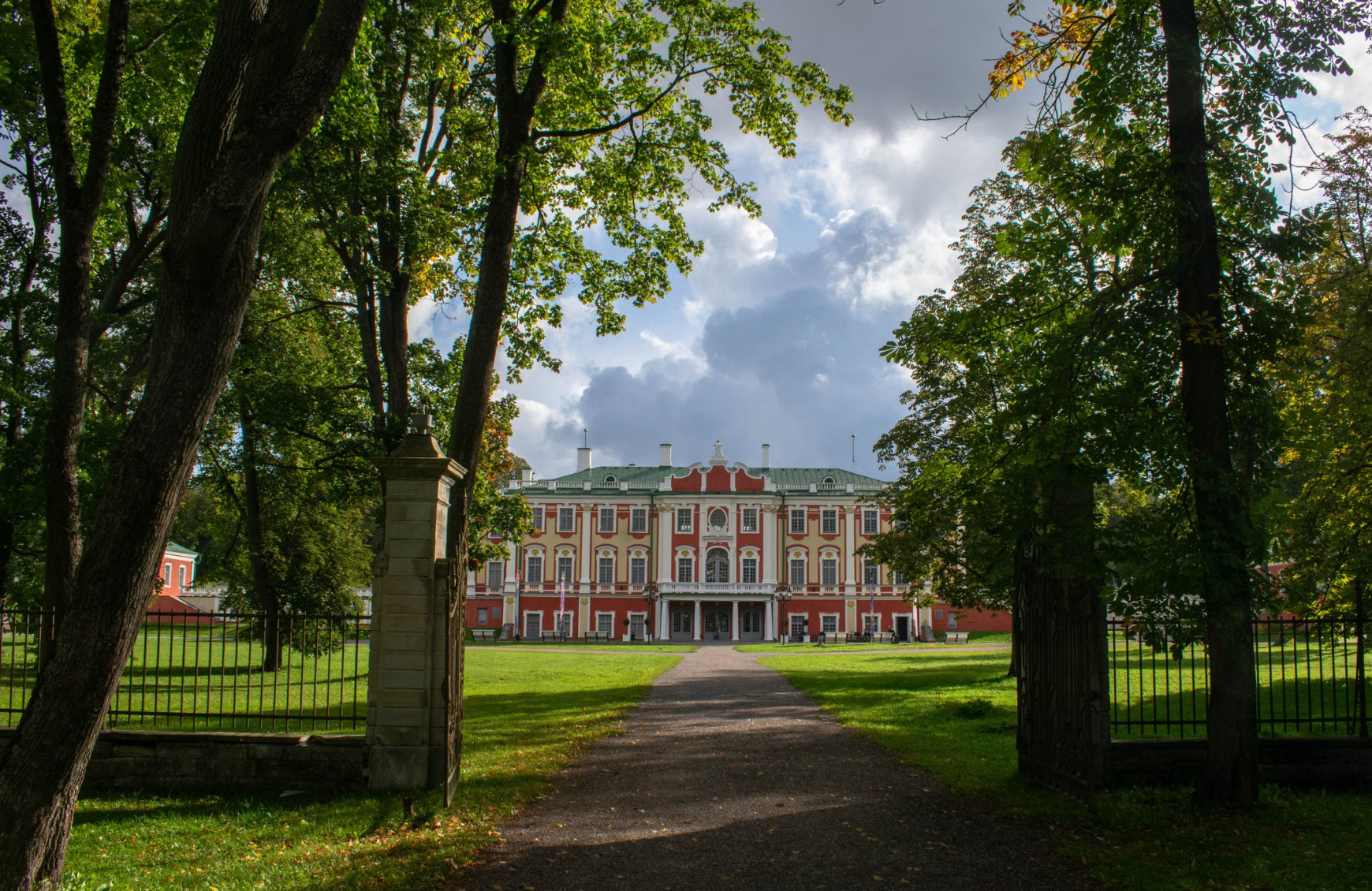 Baroque pink Kadriorg Palace framed by tall green park trees