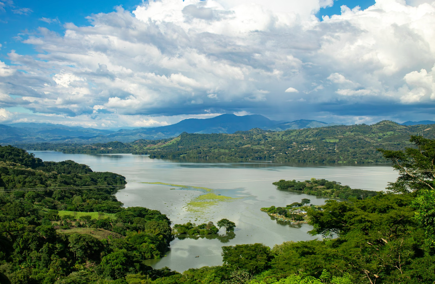 Lake Suchitlán with green islands and hills near Suchitoto