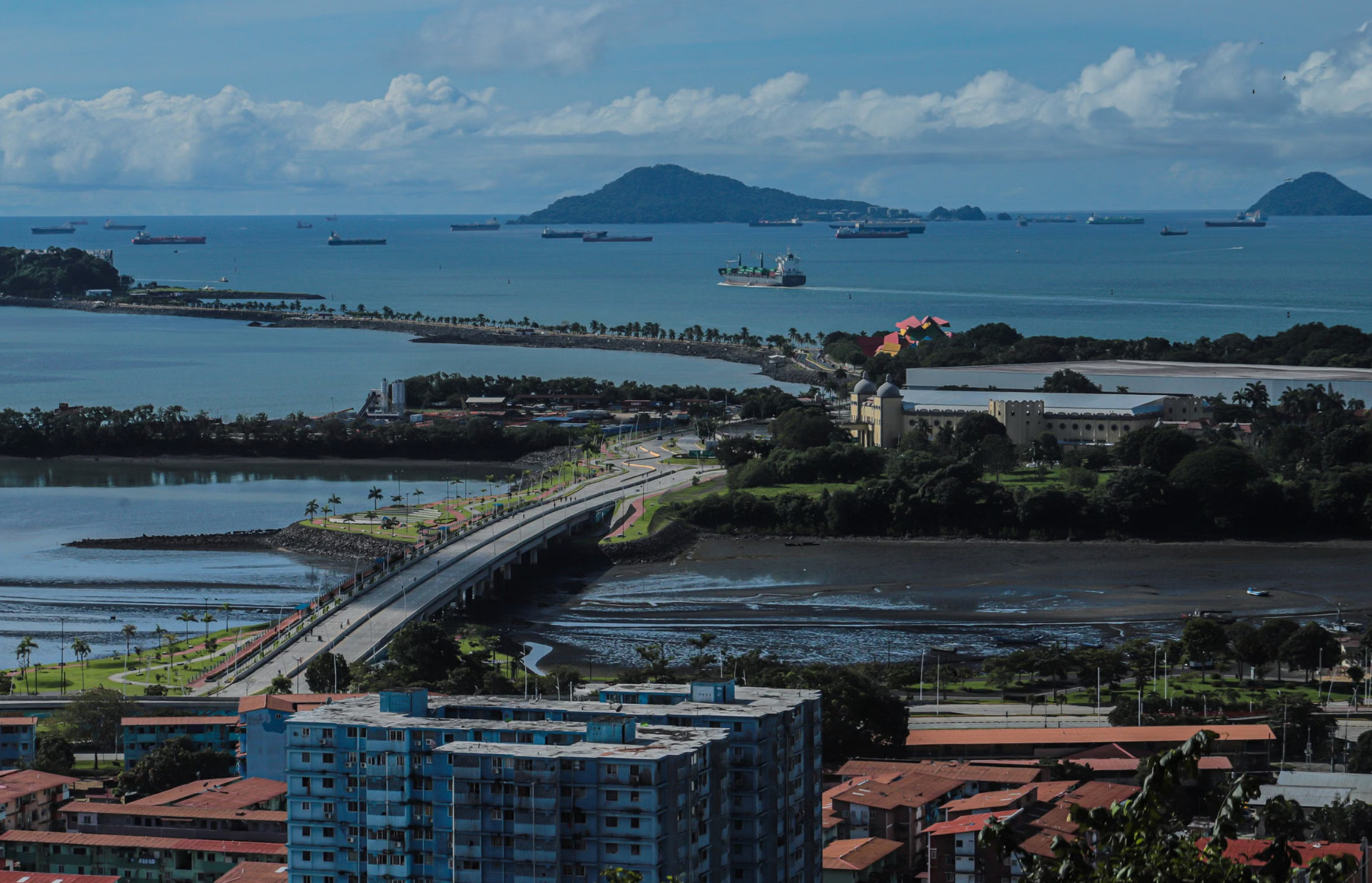 Amador Causeway bridge and Biomuseo along Panama City bay