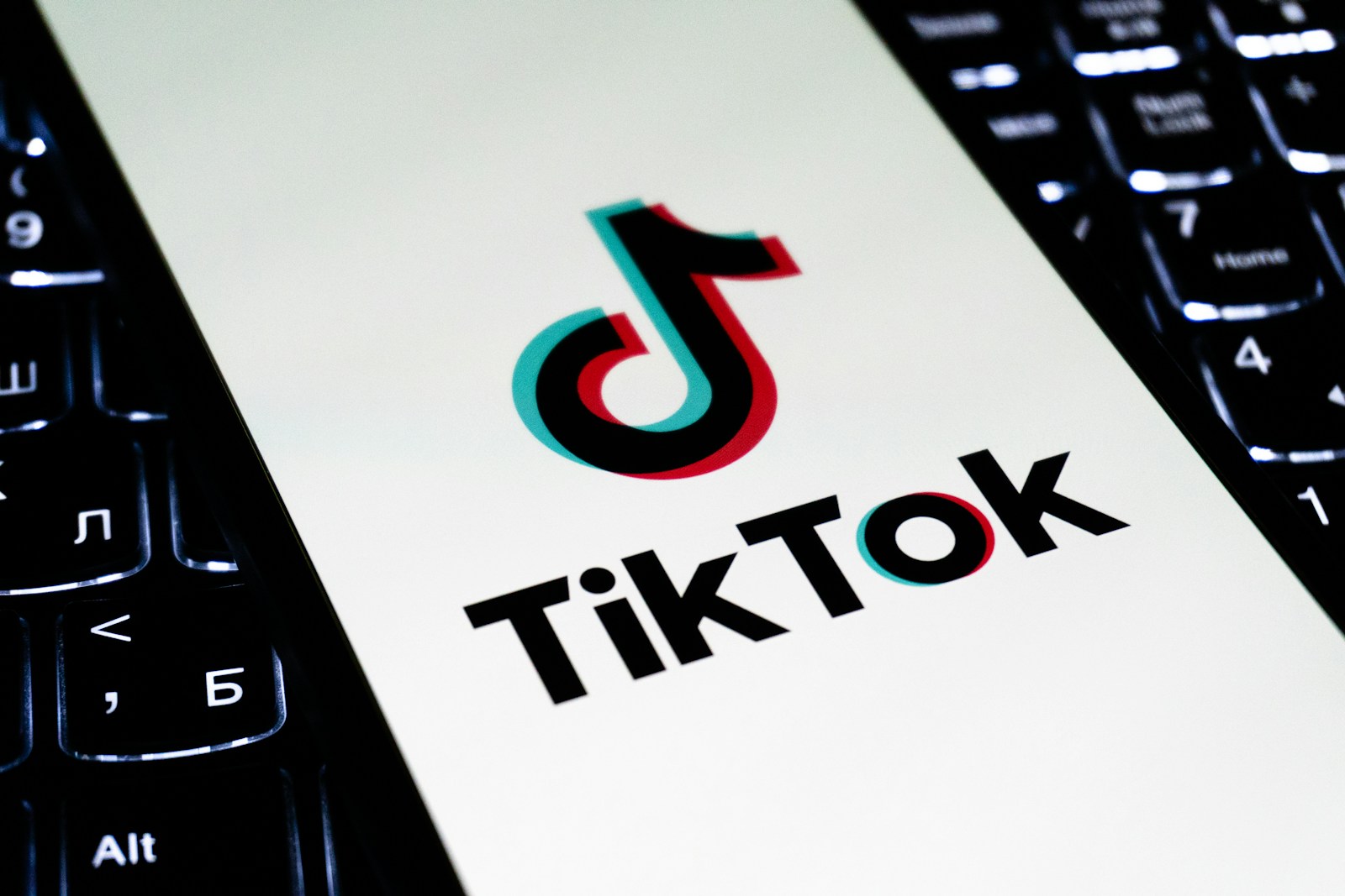 How to Make Viral TikTok Videos: The Hook & Watch Time Formula
