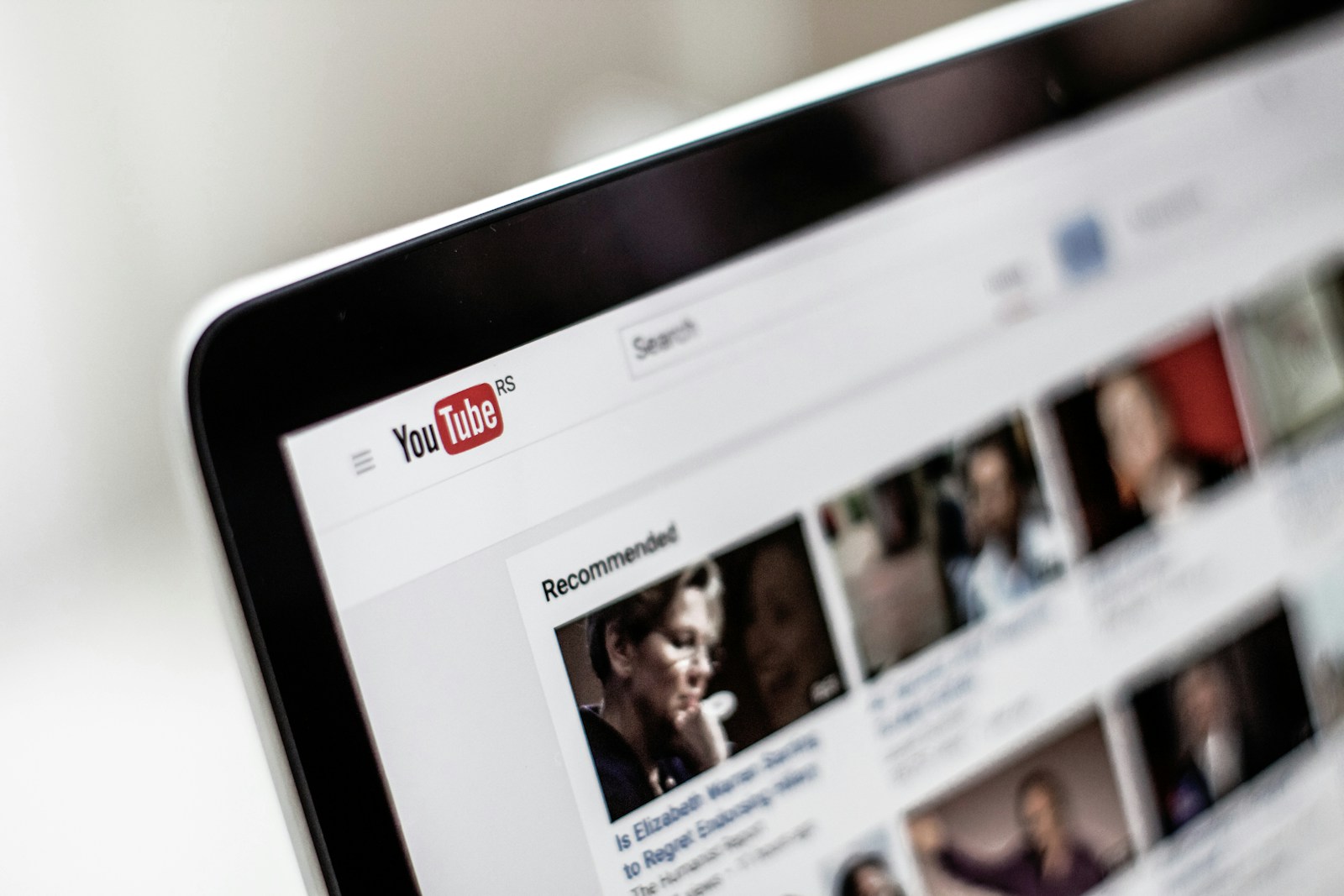 YouTube Thumbnail Design Best Practices: The 5-Second Click