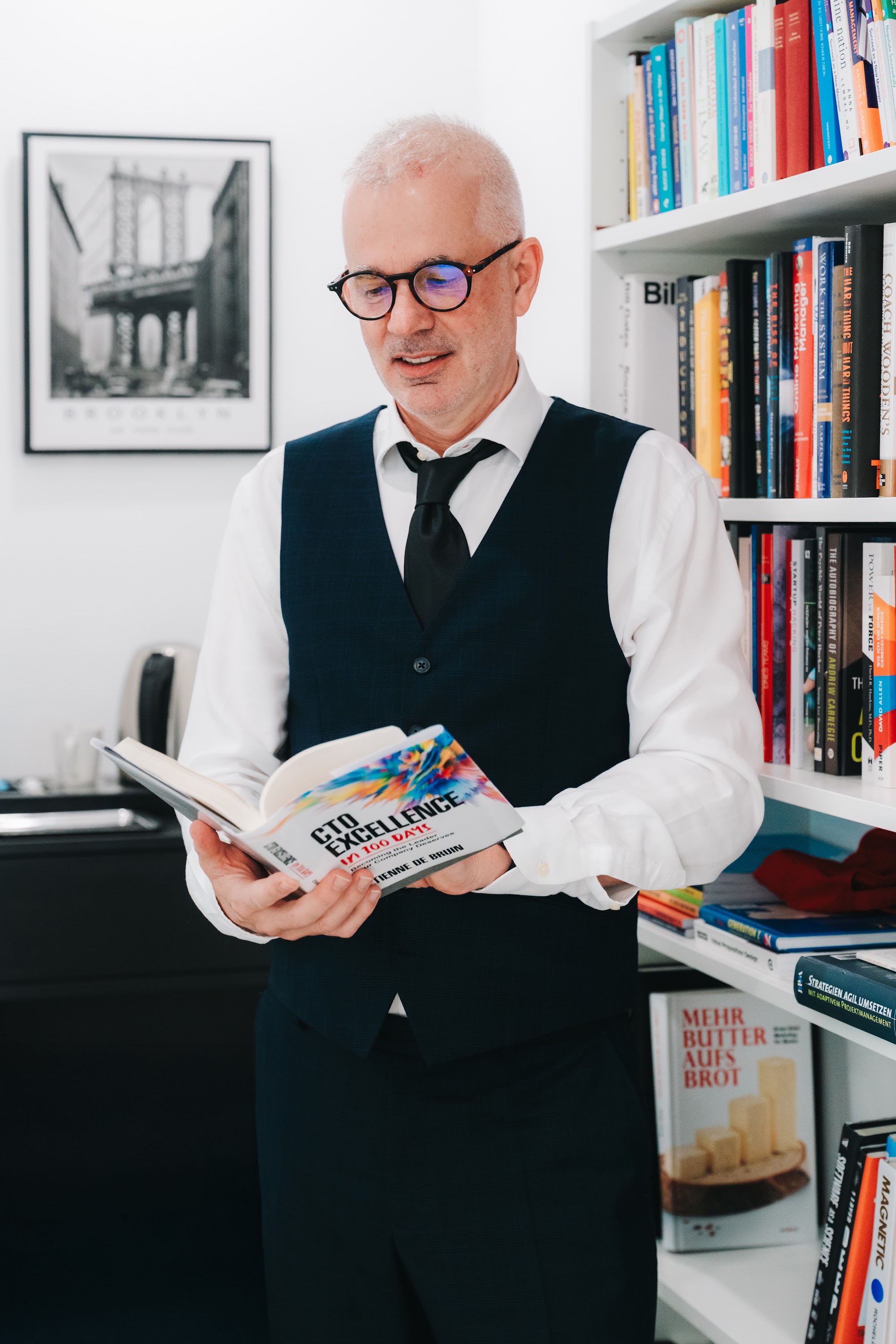 Heiner Schriever reading in office