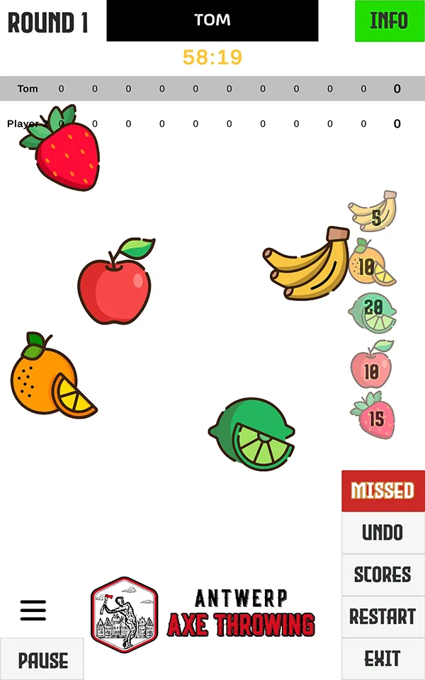 Geprojecteerd bijlwerpspel bij Gent Axe Throwing: split zoveel mogelijk fruit met je bijl in het Moving Fruits spel