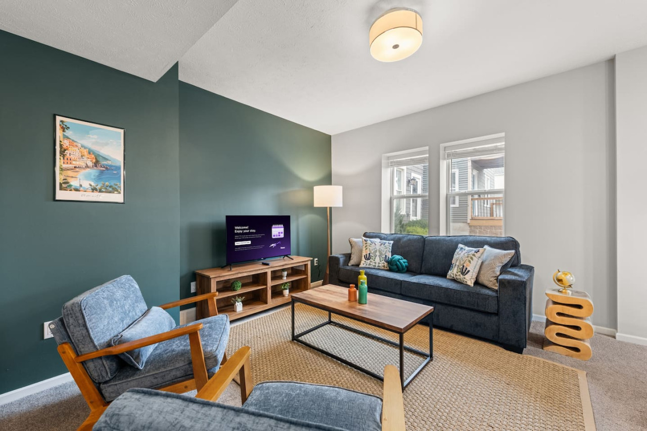 No-Stairs 2BR, Little Italy Cleveland | 3 Min to CWRU