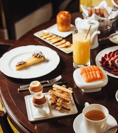 Brunch chez Drouant - table dressée le week-end