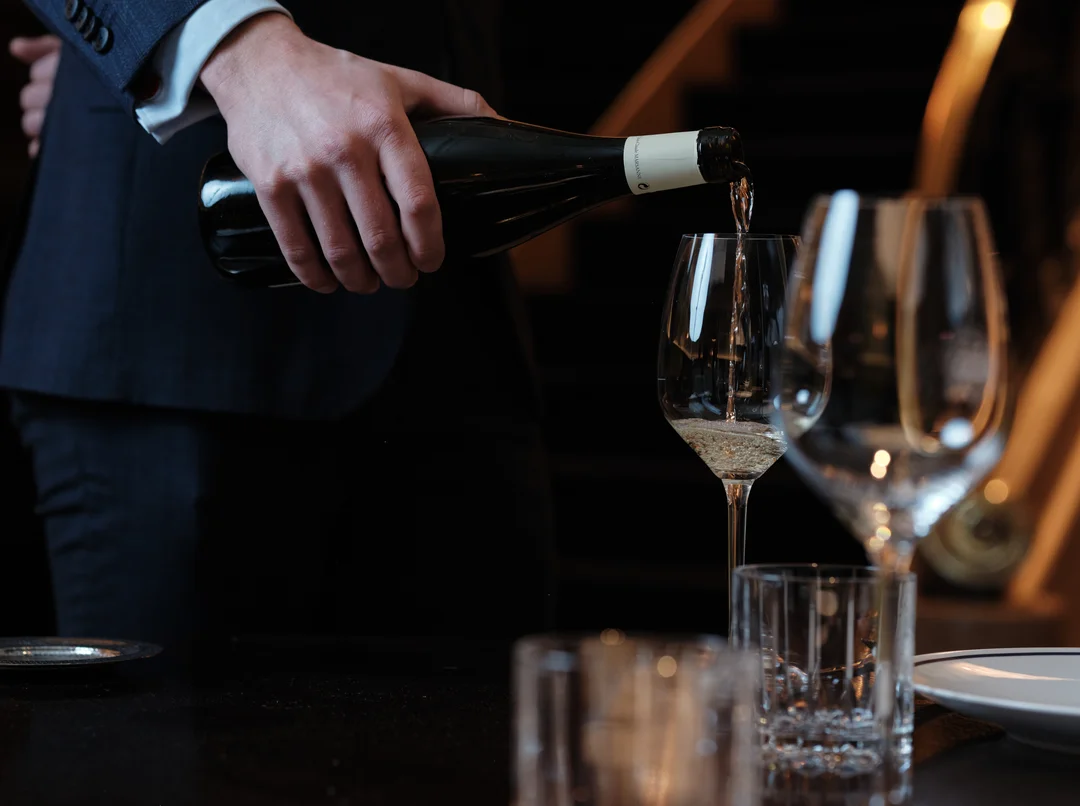 Verres de vin au restaurant Drouant - version mobile
