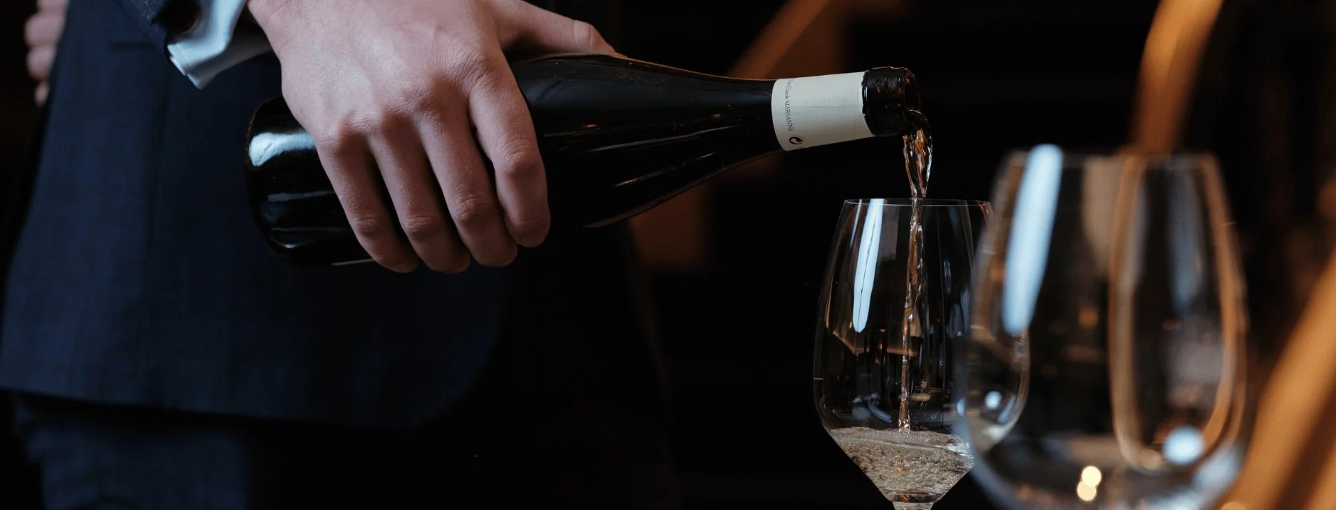 Verres de vin au restaurant Drouant