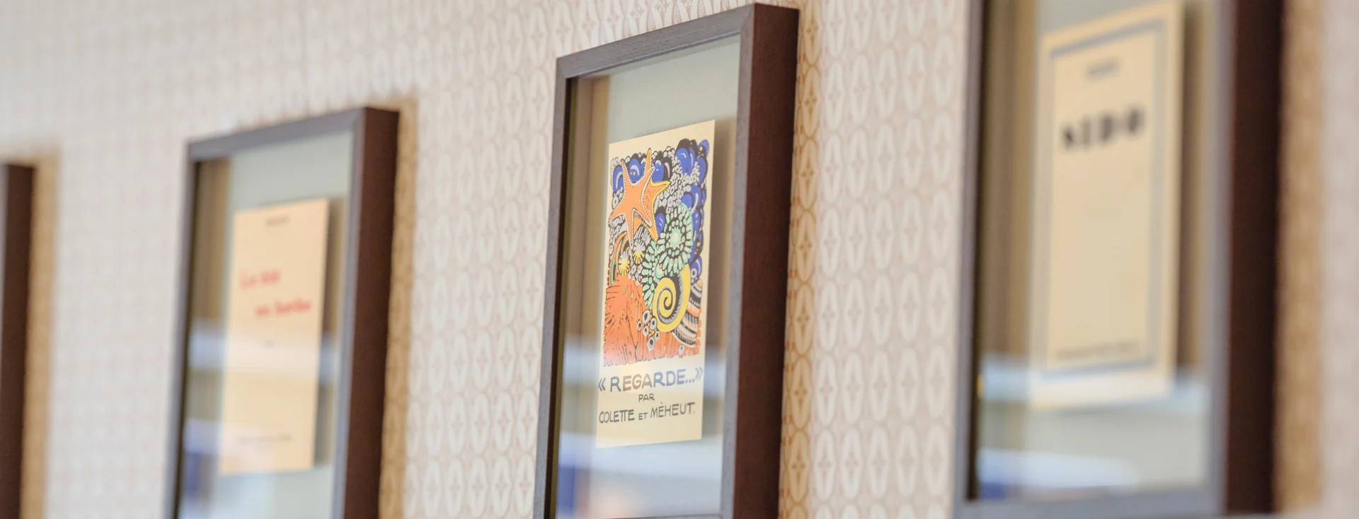 Cadre et exposition au restaurant Drouant