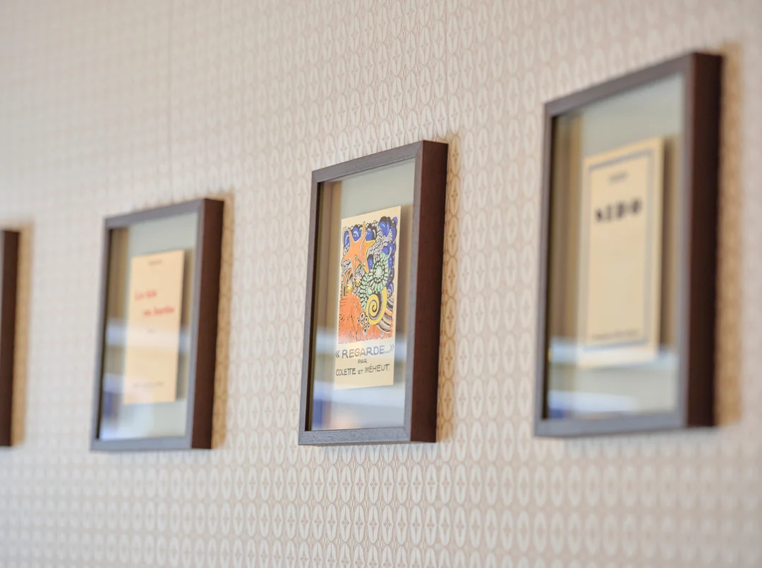 Cadre et exposition au restaurant Drouant - version mobile
