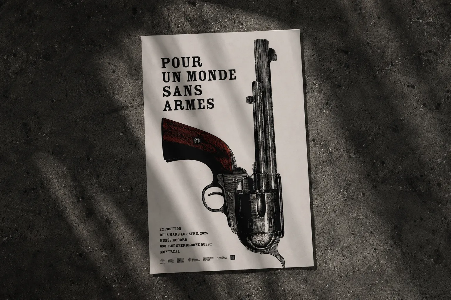 Poster with a revolver and text in French promoting a weapon-free world exhibition in Montréal.