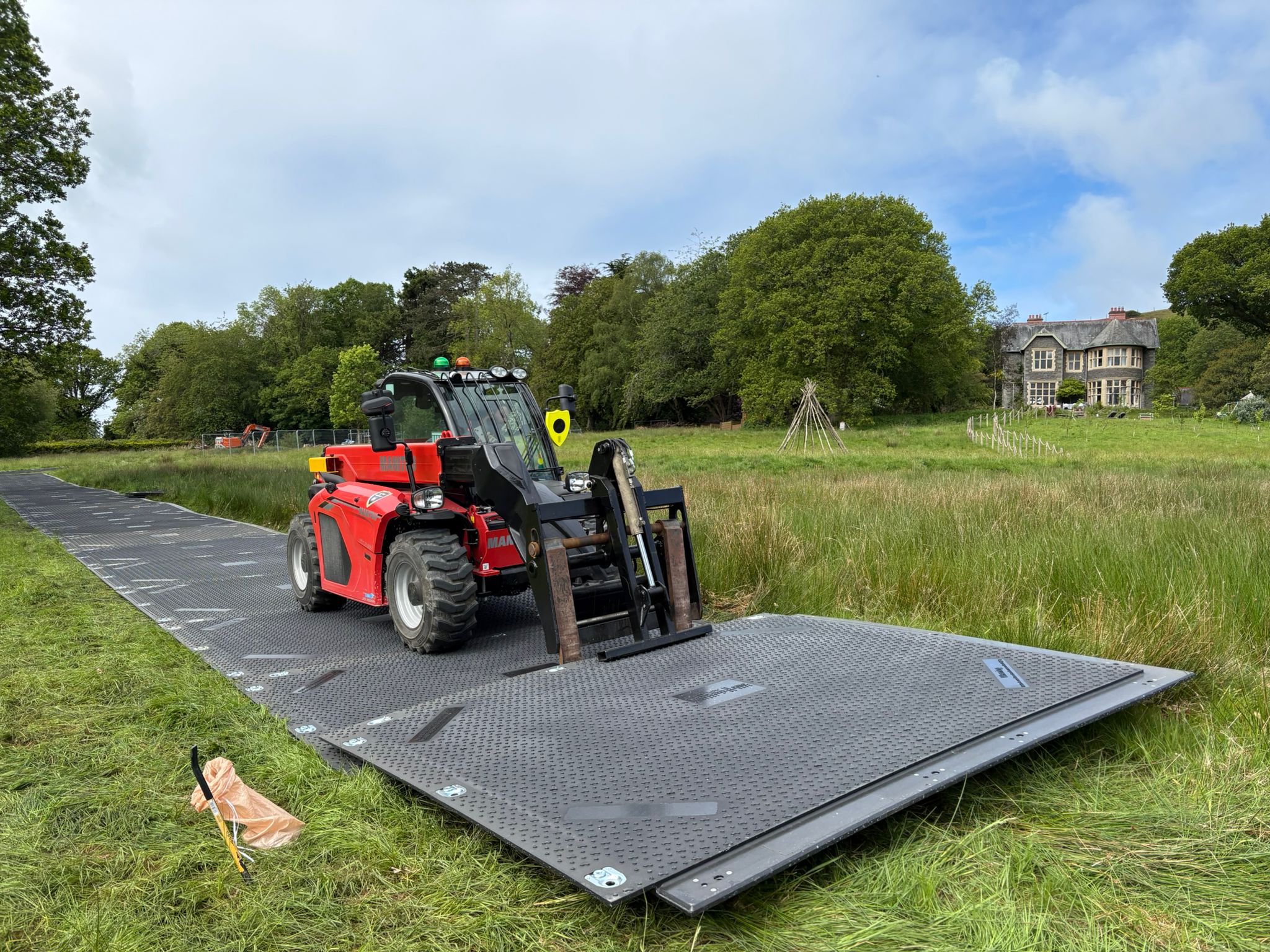 Manitou bespoke clamp system for installation of Trackway and Ground Protection Panels