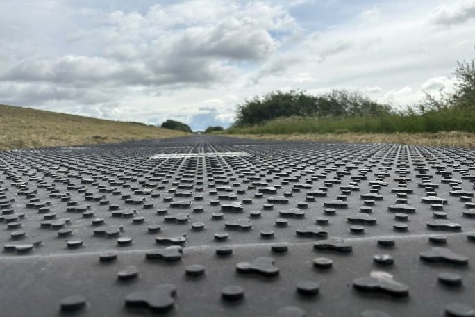 Case Study: 1,500m Temporary Trackway for Dutch River Embankment Repairs