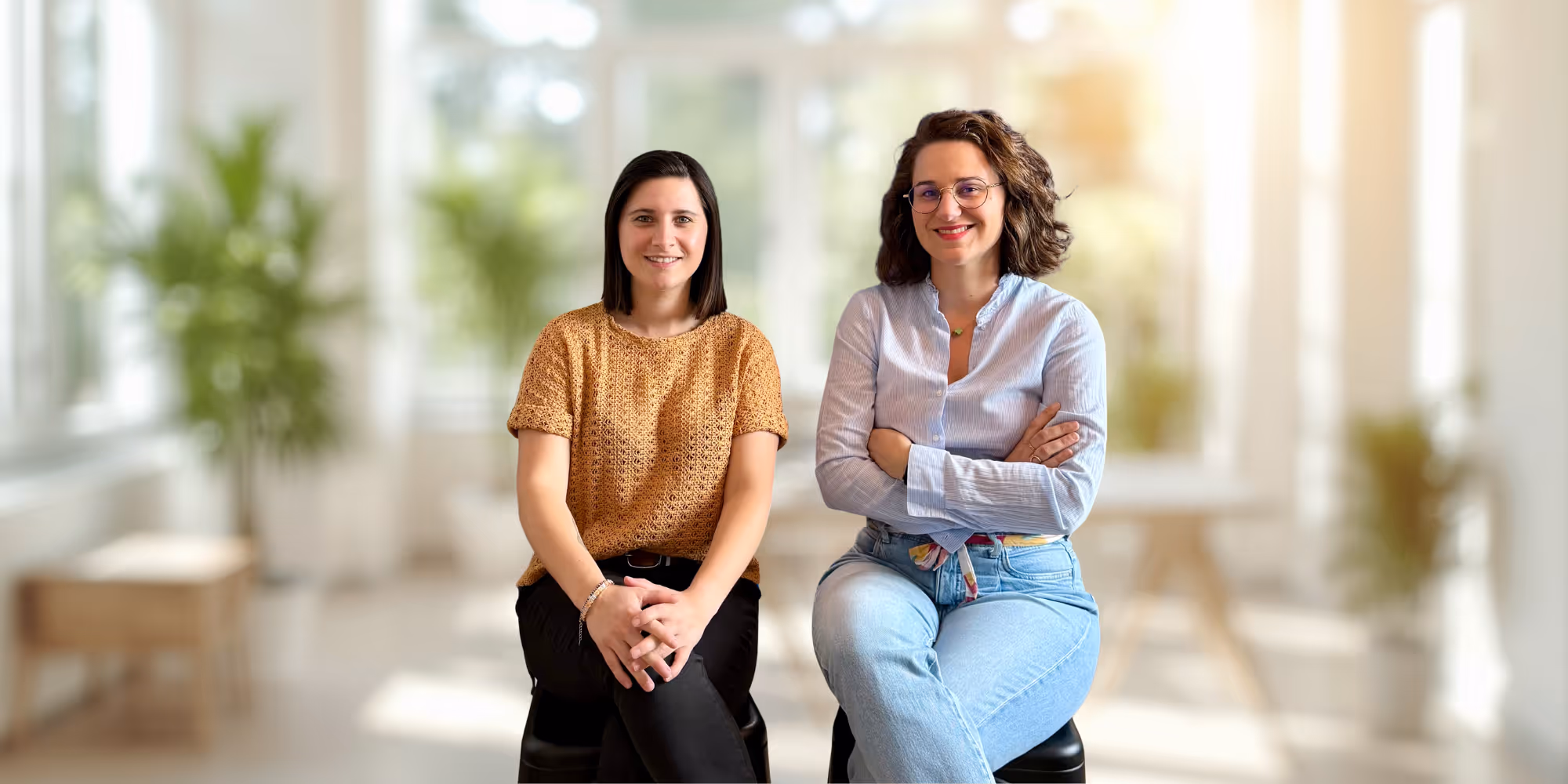 photo de Marion Desbas et Marion Pluyaud ensemble au bureau