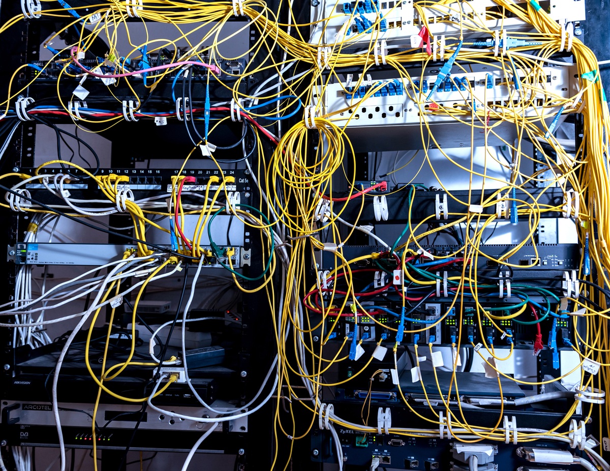 Before: unstructured, messy traditional cabling