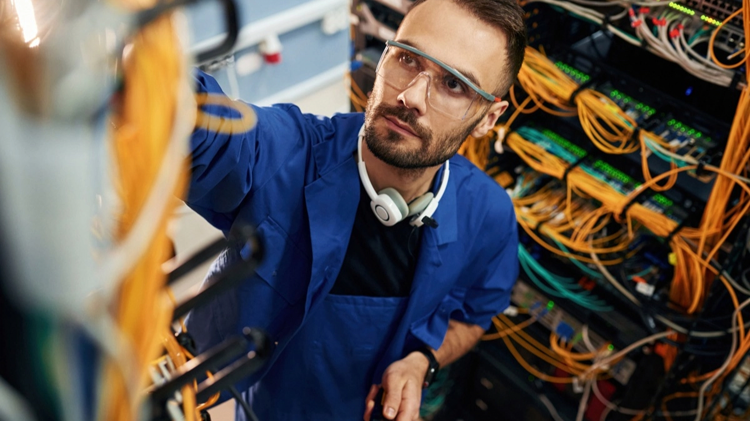 Image of an expert technician managing structured cabling installation
