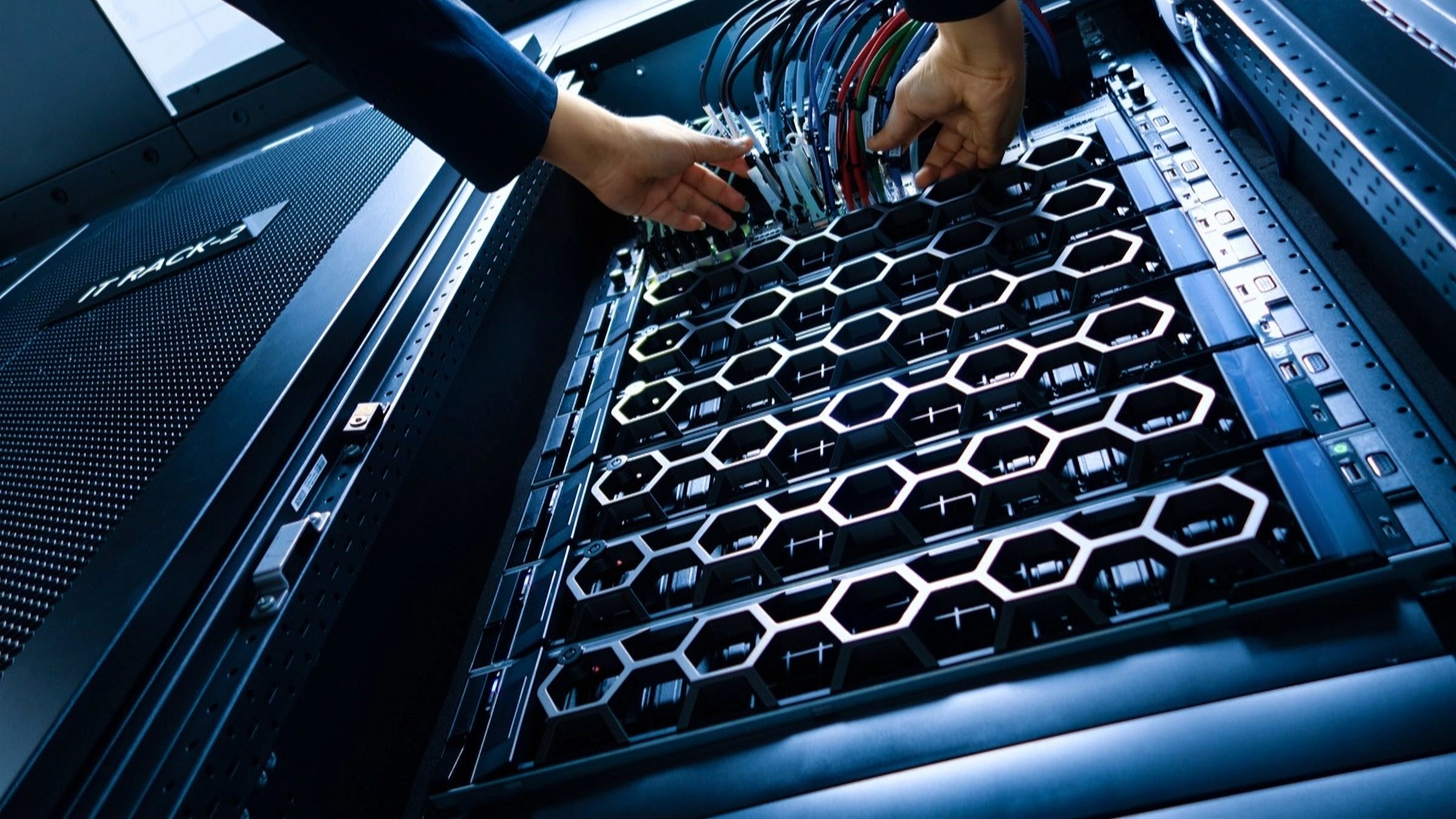 Picture showing a technician performing data center managed services