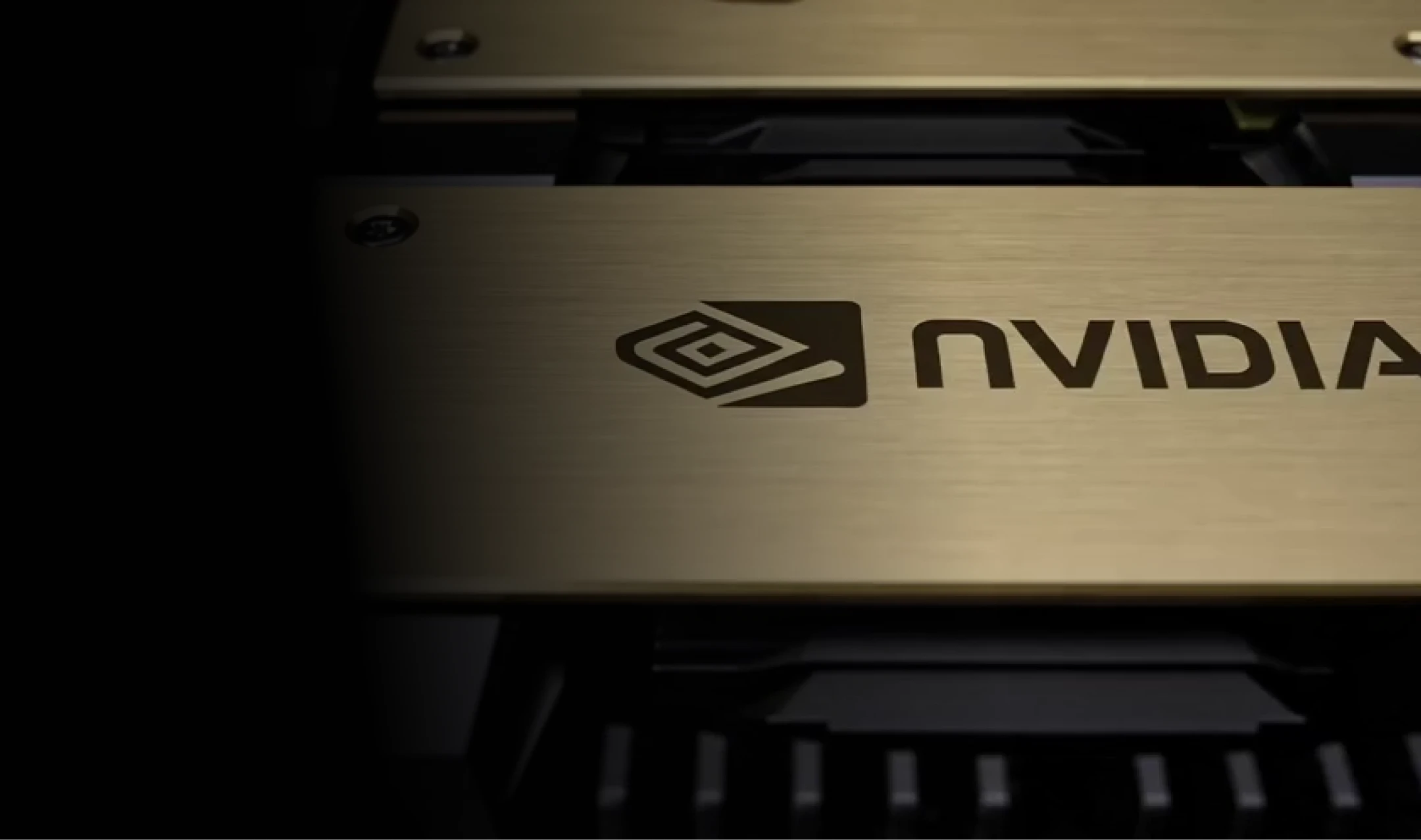 Close de uma GPU NVIDIA para servidores dedicados com processamento de alta performance