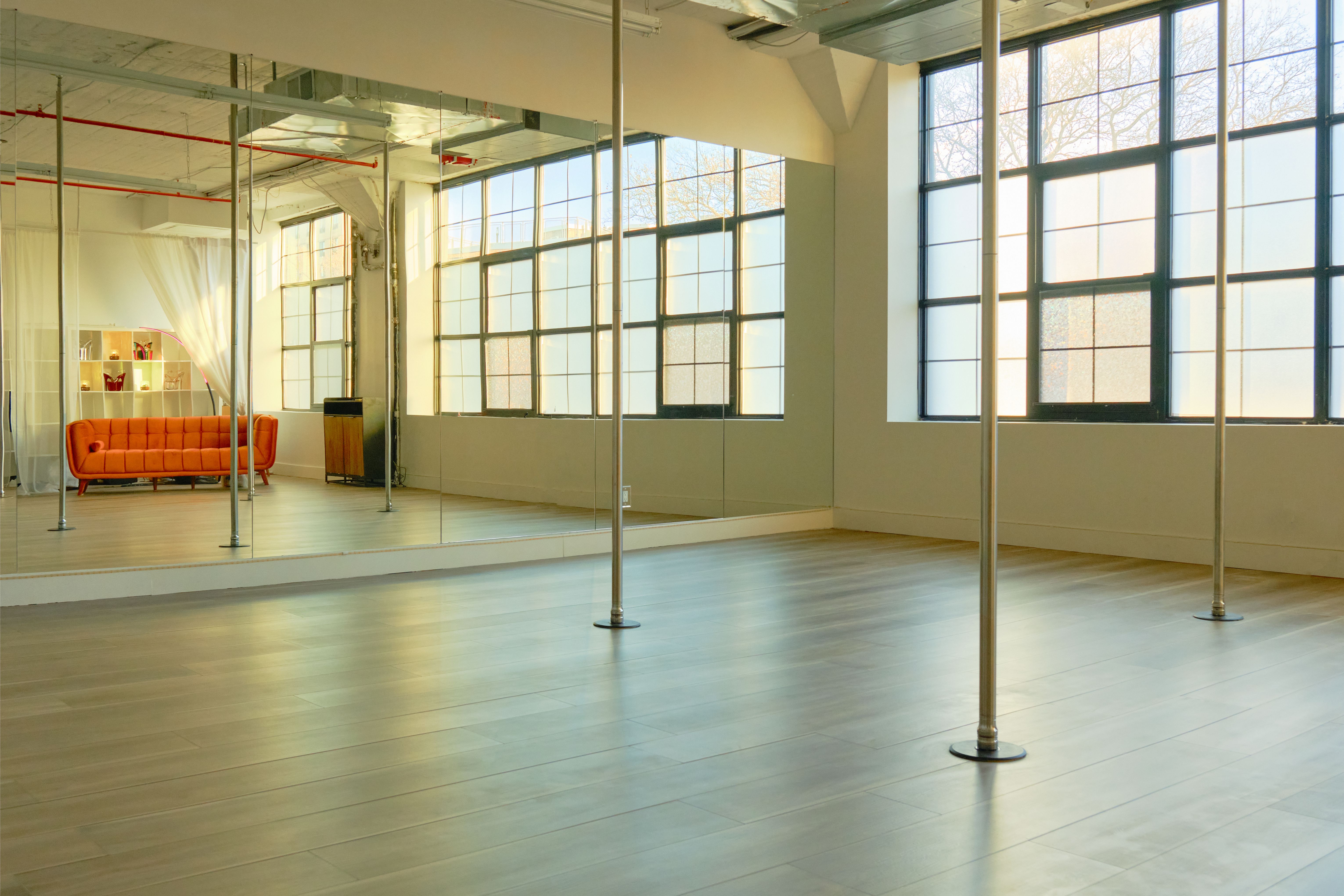dance instructor teaching a class