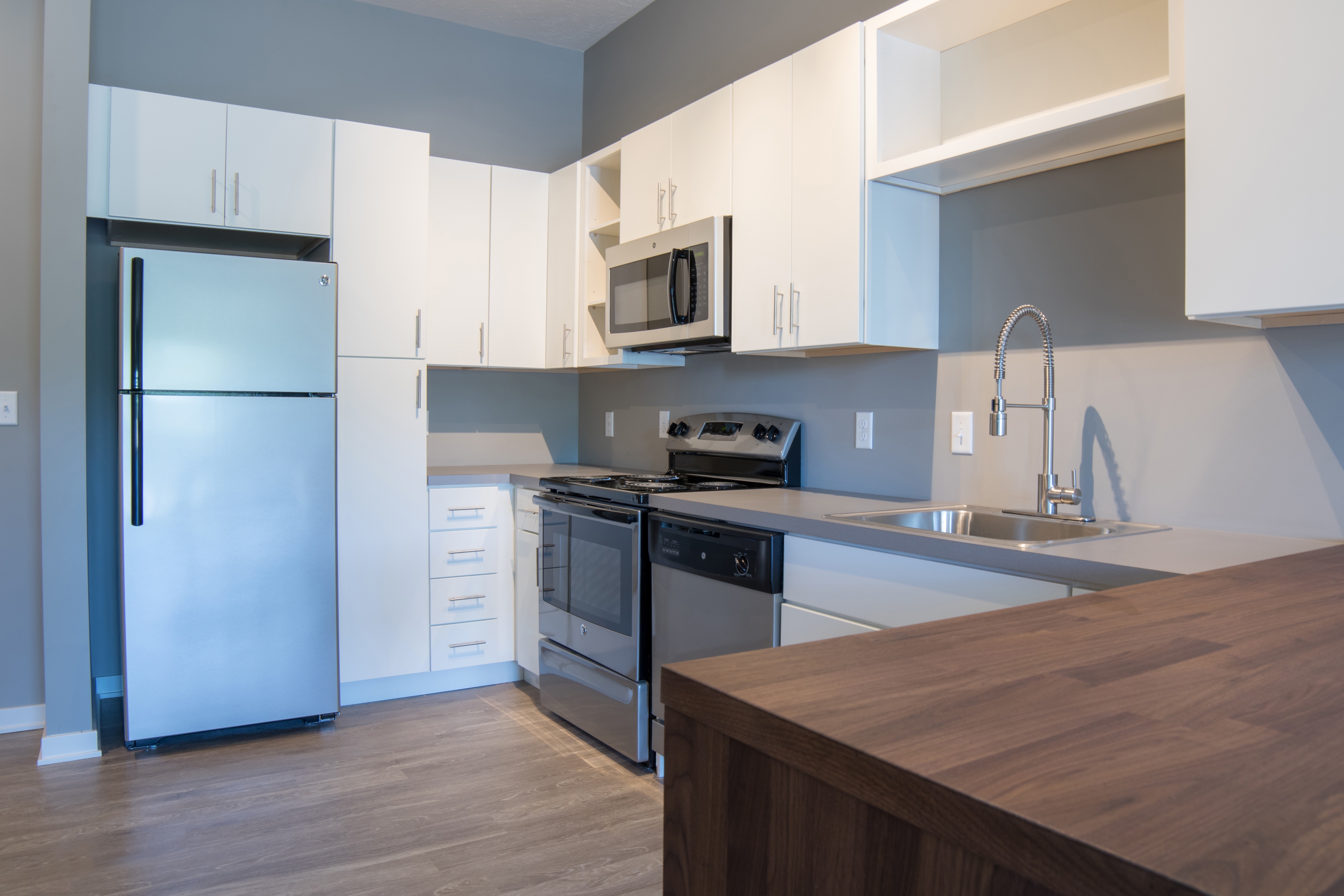 Ktichen with stainless steel appliances 