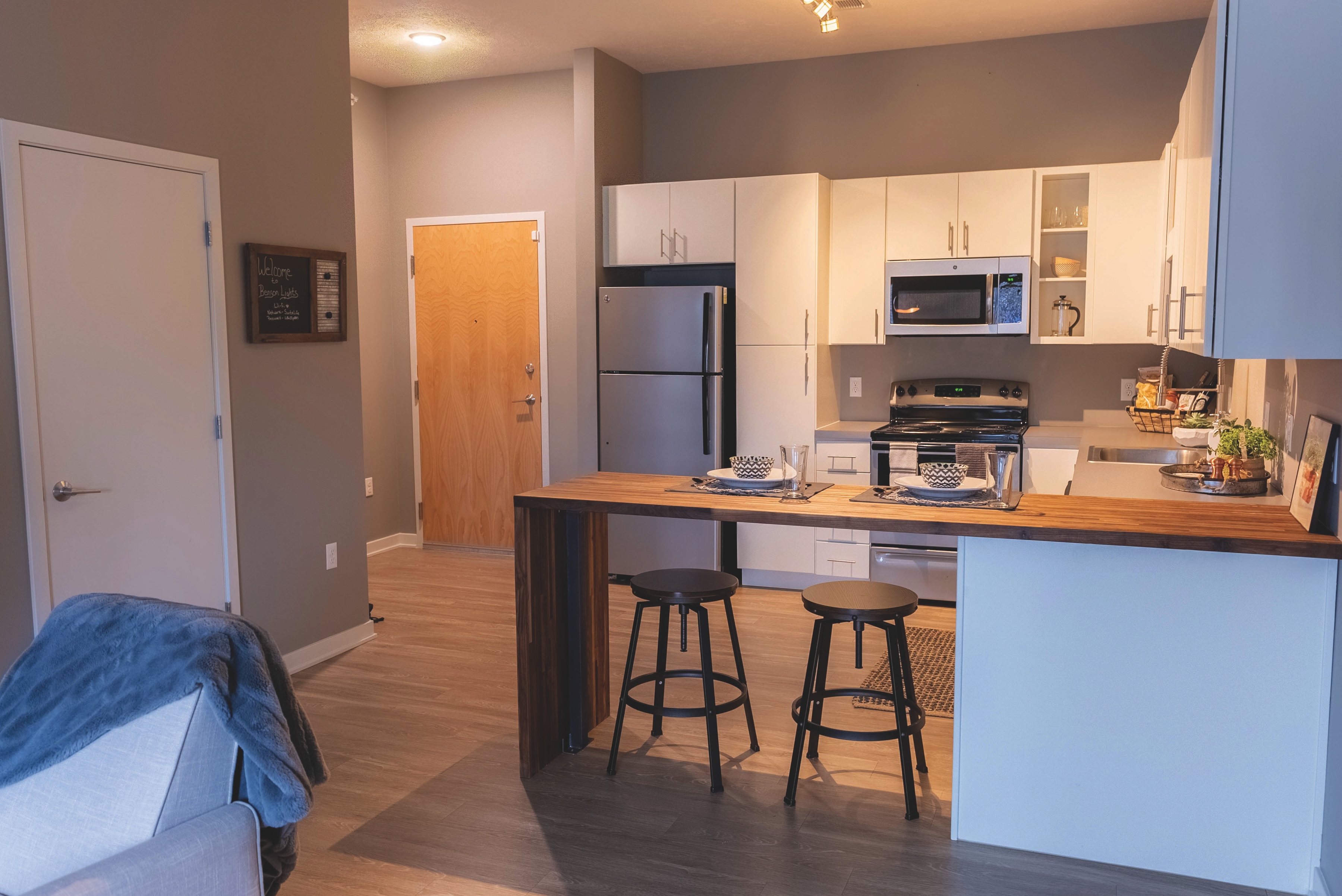 Ktichen with breakfast bar