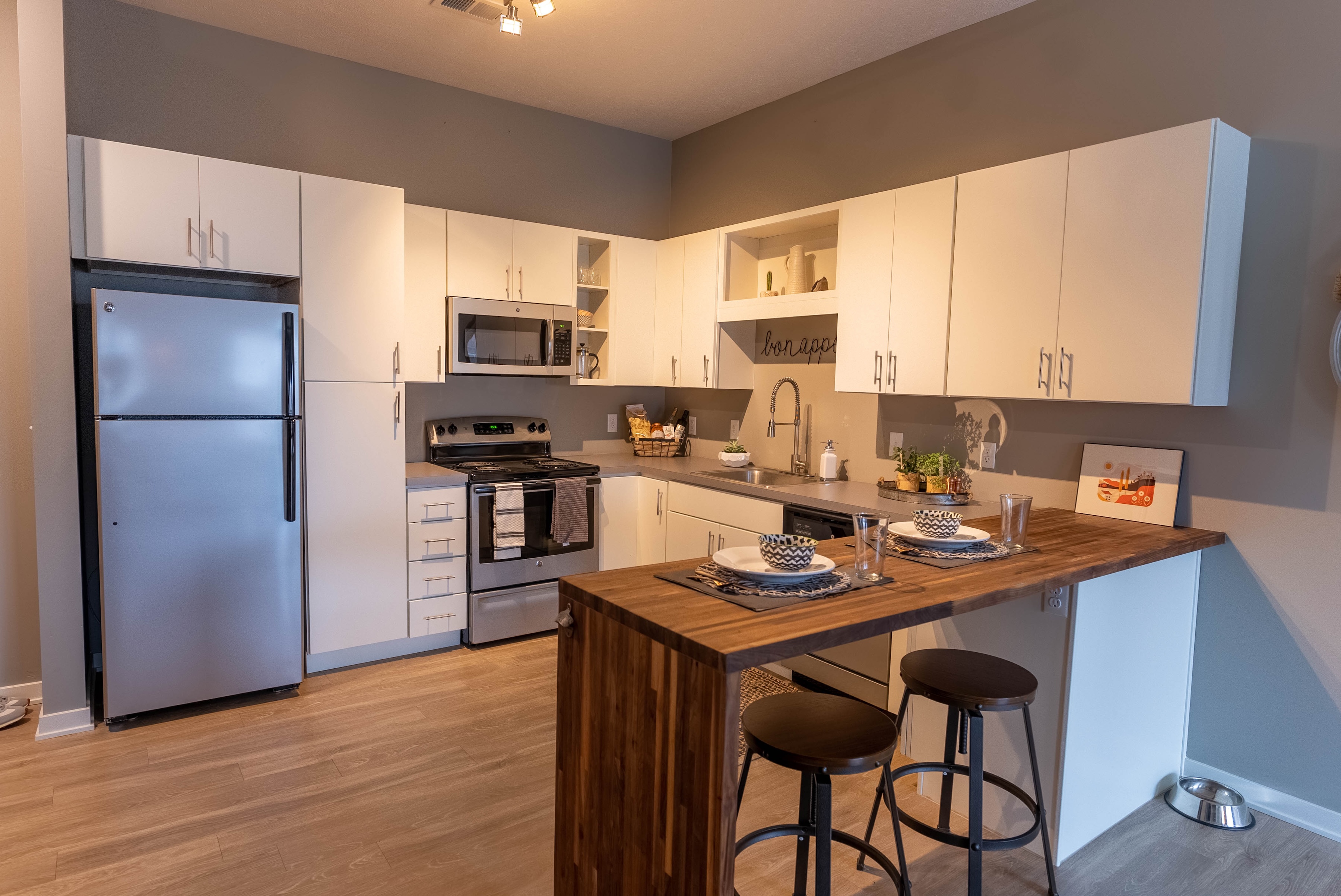 Ktichen with breakfast bar