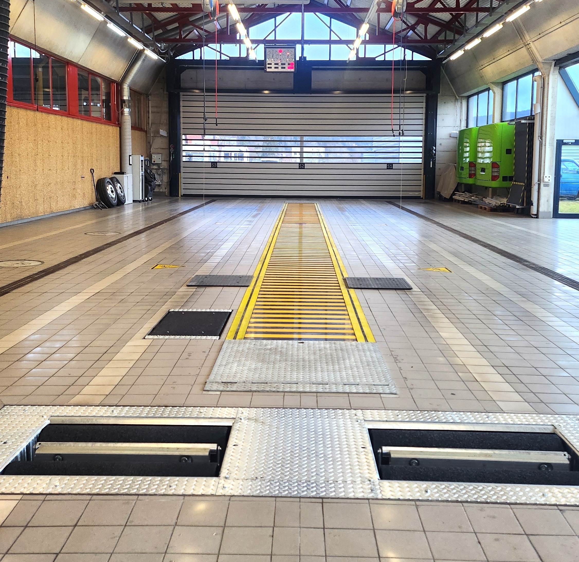 Linienbusse – Grubenabdeckung und Bremsprüfstand