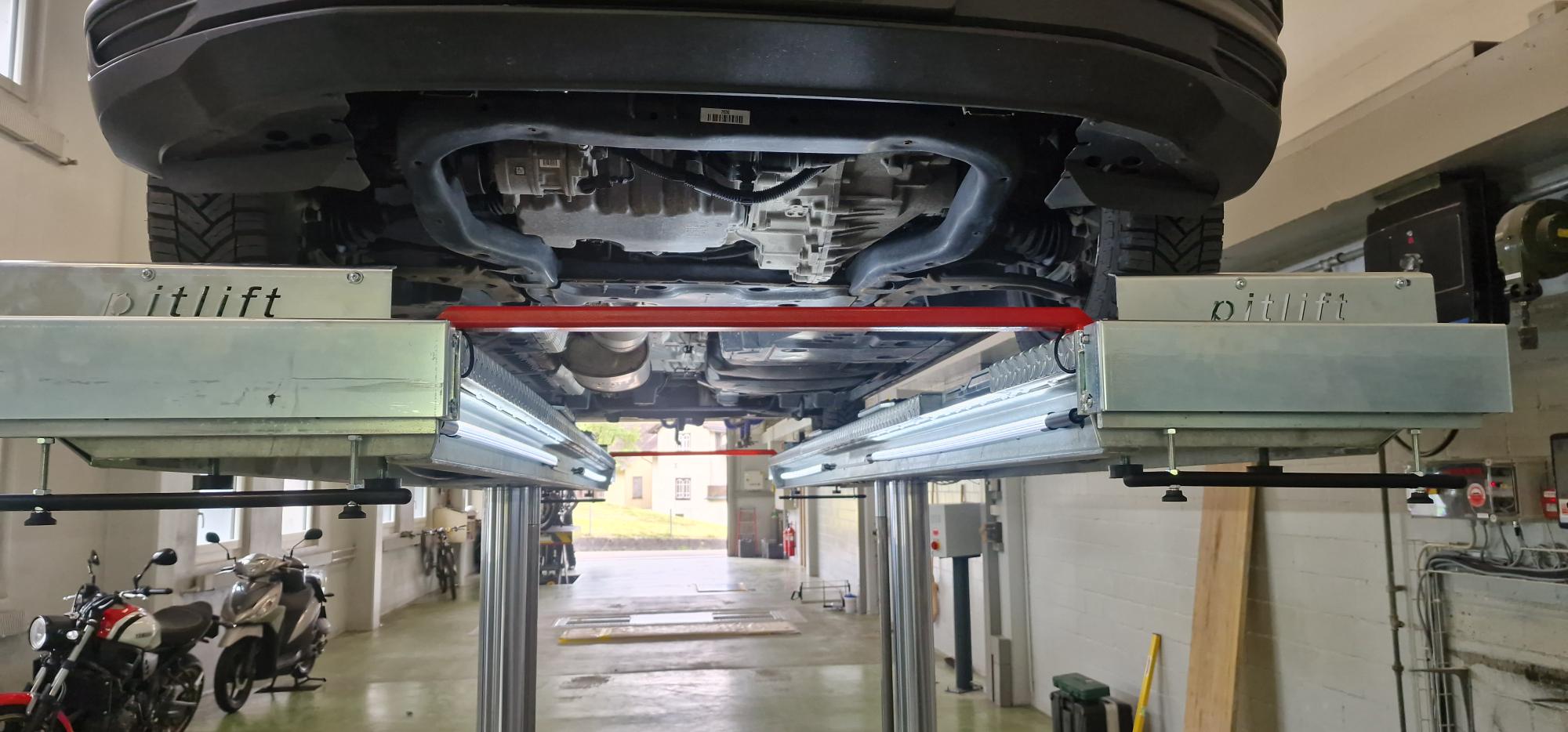 Pitlift P2 – Zweistempellift mit Fahrschienen