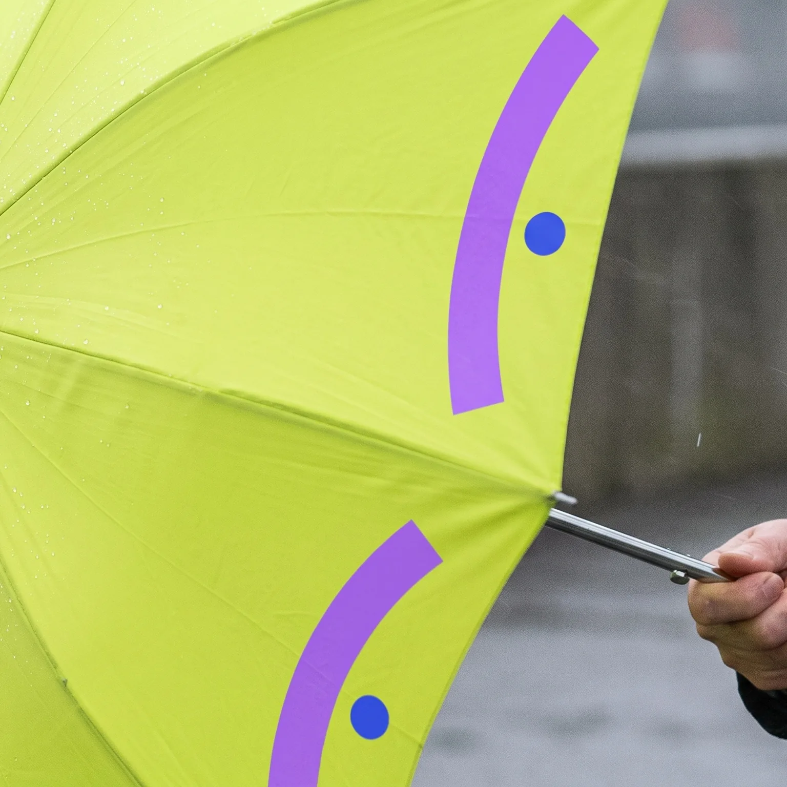 Parapluie publicitaire : l'armature qui ne se retourne pas au premier coup de vent