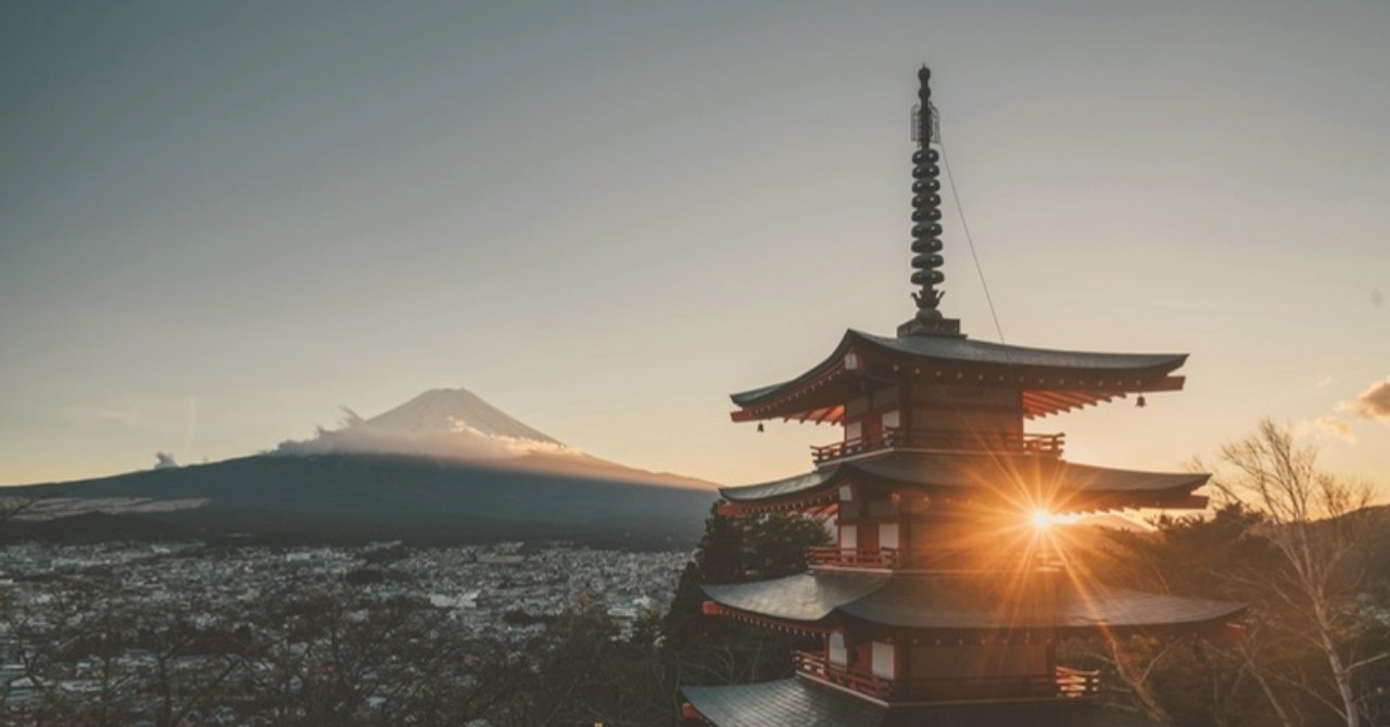 富士山と五重塔の夕景