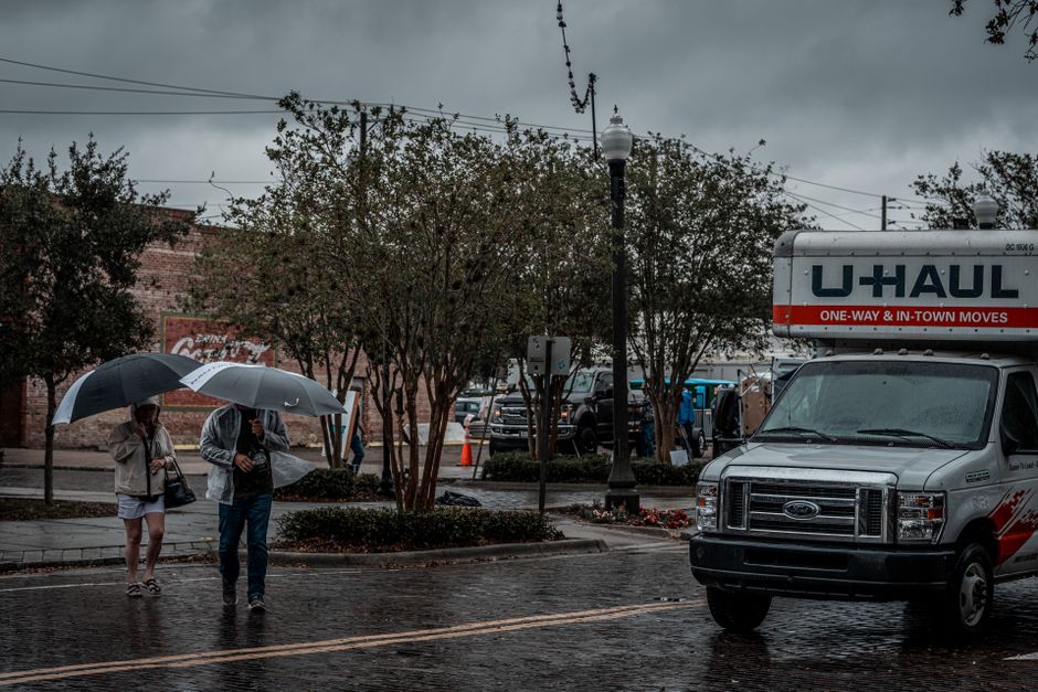 image of moving truck